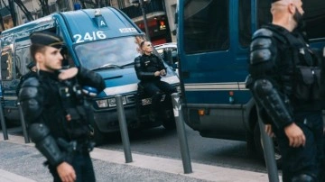 Fransa'da kaosa sebep olan polise 700 bin euro!