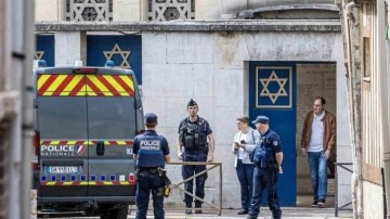 Fransız polisi, sinagogu yakmaya çalışan 1 kişiyi öldürdü