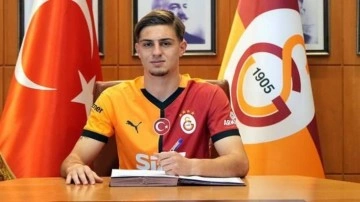 Galatasaray'da 2 futbolcunun sözleşmesi uzatıldı