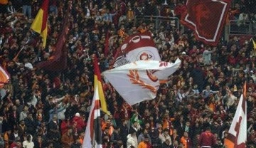 Galatasaray taraftarından yönetime protesto