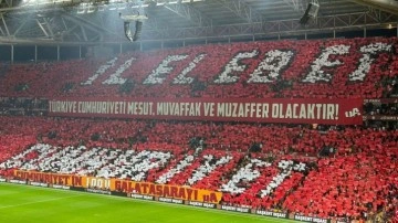 Galatasaray tribünlerinden Cumhuriyet'in 100. yılına özel koreografi!