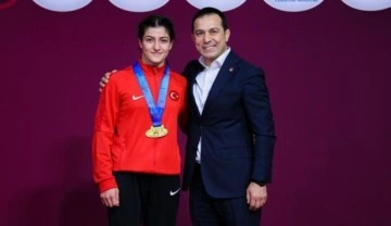 Genç milli güreşçi Elvira Kamaloğlu, Avrupa şampiyonu oldu