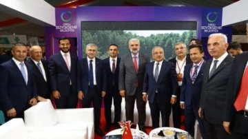 Gençlik ödülü Başkan Özdemir&rsquo;e verildi