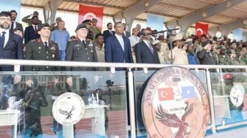 Genelkurmay Başkanı Orgeneral Gürak Somali’de askeri törenle karşılandı!