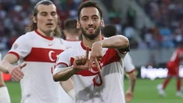 Hakan Çalhanoğlu: Hocaya yardımcı olmaya çalışıyorum!