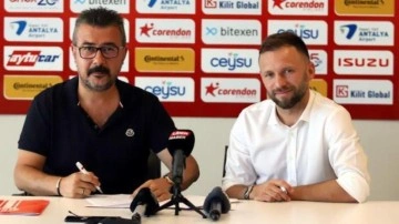 Hakan Özmert 1 yıl daha Antalyaspor&rsquo;da