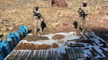 Hakkari'de teröristlerin çok sayıda silah ve mühimmatı imha edildi