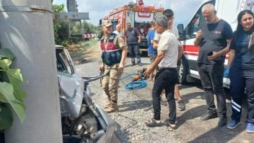 Hatay'da otomobil aydınlatma direğine çarptı! Sürücü öldü