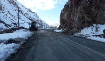 Heyelan nedeniyle kısmen kapanan Kars-Kağızman kara yolu ulaşıma açıldı