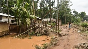 Hindistan'ın Tripura eyaletindeki sel ve heyelanlarda ölenlerin sayısı 22'ye çıktı