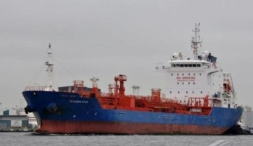 Hollanda'da çarpışan iki gemiden biri battı