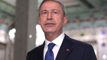 Hulusi Akar Ukrayna Savunma Bakanı Reznikov ile tahliyeleri görüştü