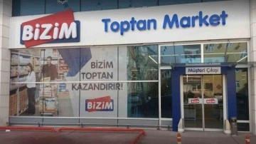 İçinde 11 farklı ürün var Bizim Toptan Market Ramazan kolisi fiyatı en uygun