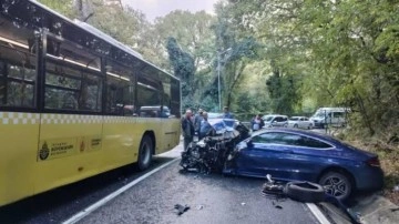 İETT otobüsü ile lüks otomobil kafa kafaya çarpıştı, trafik kilitlendi