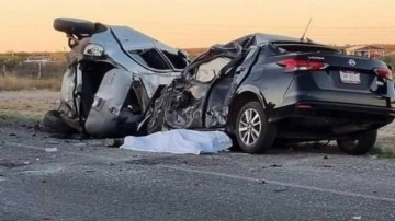 İki araç kafa kafaya çarpıştı: 10 ölü