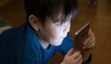 İki yaşındaki çocuk telefondan bin 800 dolarlık alışveriş yaptı