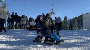 Ilgaz Dağı Kayak Merkezi'nde hafta sonu yoğunluğu yaşanıyor