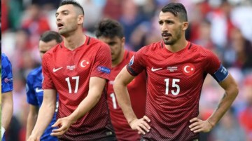 İlklerin ve rekorların adamı, milli futbolcu Mehmet topal aktif futbol kariyerini noktaladı