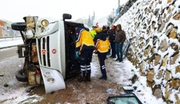 İnegöl'de servis minibüsü devrildi: 3 yaralı!