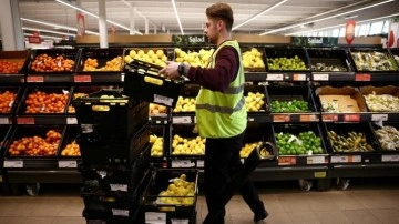 İngiltere'de marketlerden temel gıda ürünlerinin fiyatını sınırlandırmalarını isteneyek