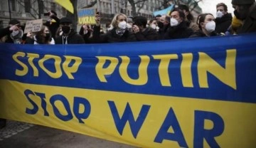 İngiltere'de savaş karşıtları Rusya'yı protesto etti