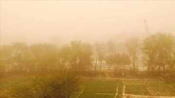 İran’da kum fırtınası 403 kişiyi hastanelik etti