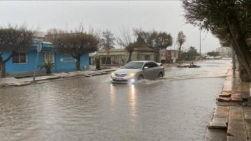 İskenderun'da sağanak etkili oluyor