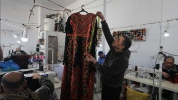 İsrail direnişinin sembollerinden "Filistin geleneksel elbisesi"ne rağbet arttı