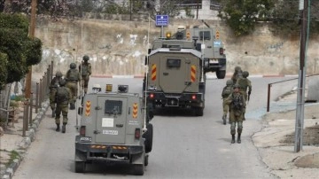 İsrail, Filistinlilere ait bazı evlere el koyarak askeri kışlaya dönüştürdü