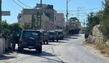 İsrail güçleri 2'si çocuk 12 Filistinliyi gözaltına aldı