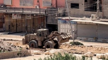 İsrail güçleri Filistinlilere ait 200 dönüm araziyi buldozerle tahrip etti