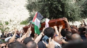 İsrail güçlerinin katlettiği gazeteci Aleh son yolculuğuna uğurlandı