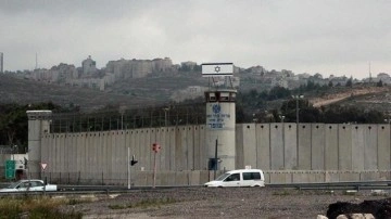 İsrail hapishanesindeki idari tutuklu bir Filistinli hayatını kaybetti