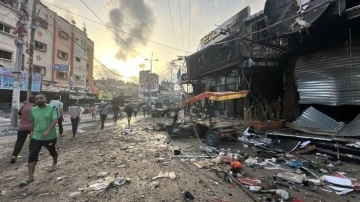 İsrail kara harekatına hazırlık için Gazze'ye bombardımanı yoğunlaştırdığını duyurdu