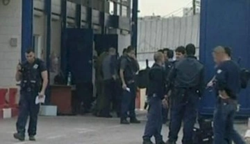 İsrail'de Ofer cezaevindeki 100 Filistinli Kovid-19'a yakalandı
