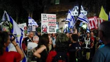 İsrailliler Netanyahu'nun evine yürüdü, Hamas'la anlaşmaya varması çağrısında bulundu