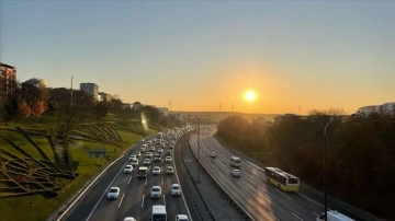 İstanbul'da ilk ara tatilin ardından trafik yoğunluğu yaşanıyor