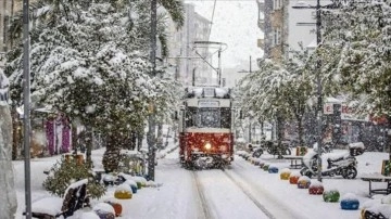 İstanbul'da okullar tatil olur mu? Yoğun kar yağışı haberleri sonrası gözler Vali Gül'de