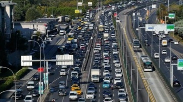 İstanbul'da sabah trafiği! Güçlükle ilerliyor!