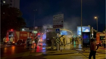 İstanbul'da seyir halindeki yolcu otobüsünde yangın