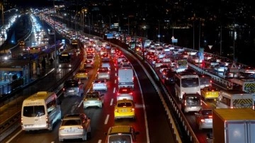 İstanbul'da trafik yoğunluğu yağışın da etkisiyle yüzde 90'a dayandı