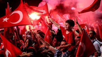 İstanbul Valiliği'nden vatandaşlara 15 Temmuz'da 'bayrak asma' çağrısı