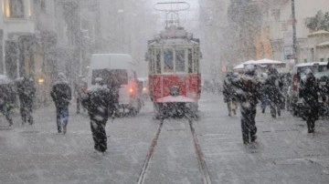 İstanbul'a kar geliyor. Günlerce sürecek. İlk işaret görüldü