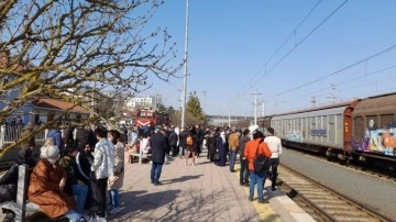 İstanbul'a otobüs biletleri cepleri yaktı! Tren fiyatlarını duyanlar akın etti