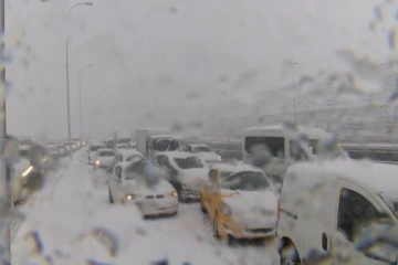 İstanbul'da bugün özel araçlar saat 13.00'e kadar trafiğe çıkamayacak