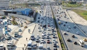 İstanbul'da cuma trafiği: Uzun kuyruklar oluştu