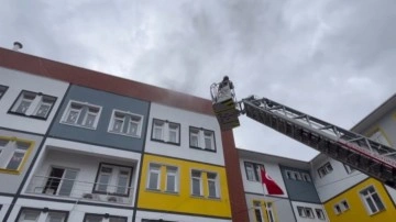 İstanbul'da ilkokulda yangın; öğrenciler tahliye edildi