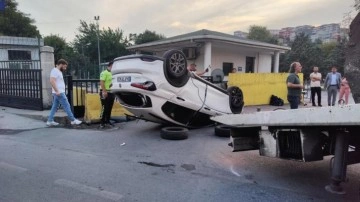 İstanbul'da kırmızı ışık ihlali sonrası otomobil takla atsa da bir mucize yaşandı