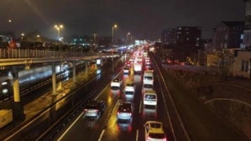 İstanbul'da trafik yoğunluğu! Yüzde 90'a ulaştı