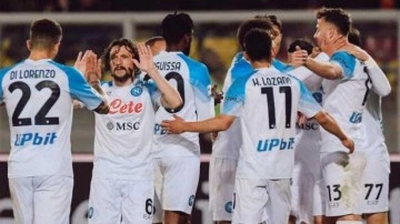 İtalya'da lider Napoli, Lecce deplasmanında hata yapmadı